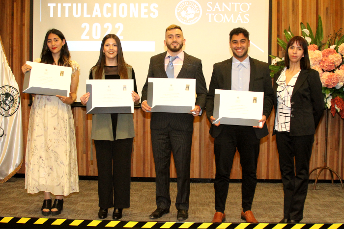 Más de mil tomasinos de Santiago Centro recibieron sus títulos