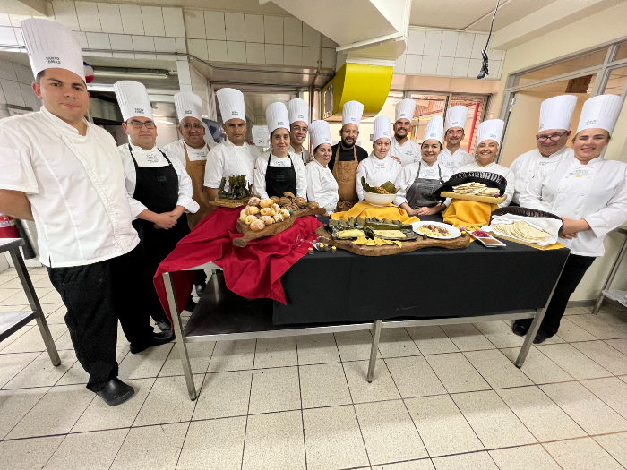 De México al aula: chef Giovanni Peña compartió sus conocimientos con la comunidad tomasina