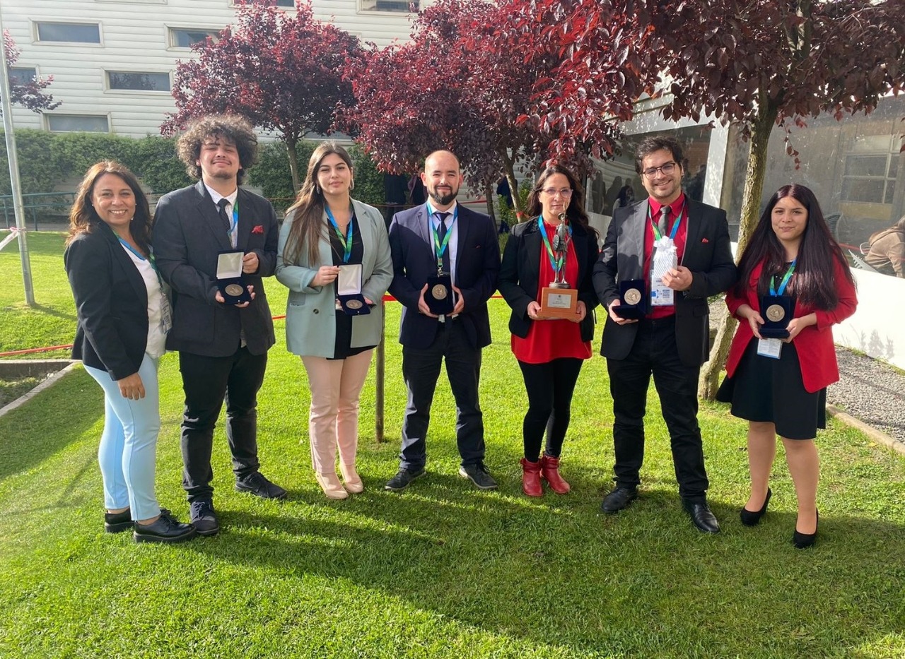 SANTO TOMÁS LOS ÁNGELES QUEDA ENTRE LOS CUATRO MEJORES DEL TORNEO NACIONAL DE DEBATES
