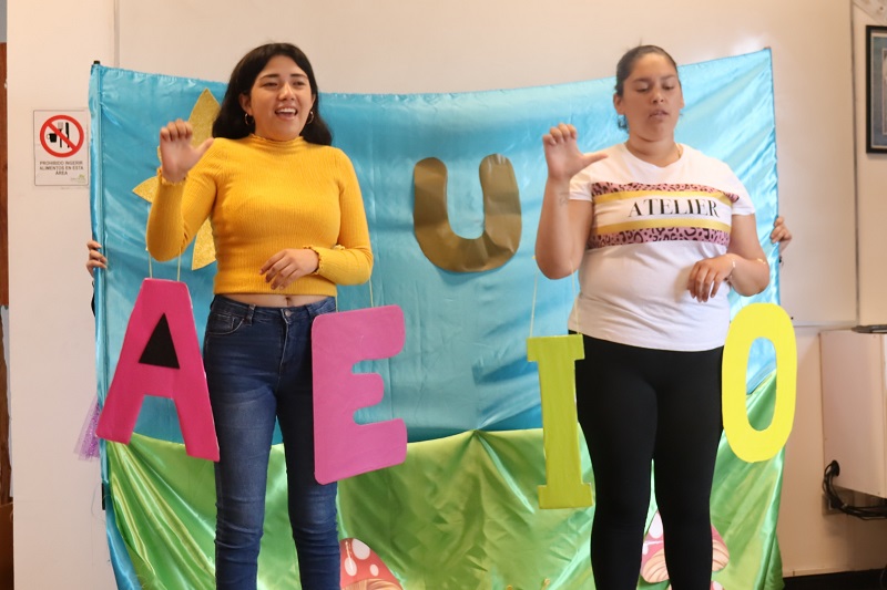 Tomasinas realizan presentación con canciones infantiles interpretadas en lengua de señas