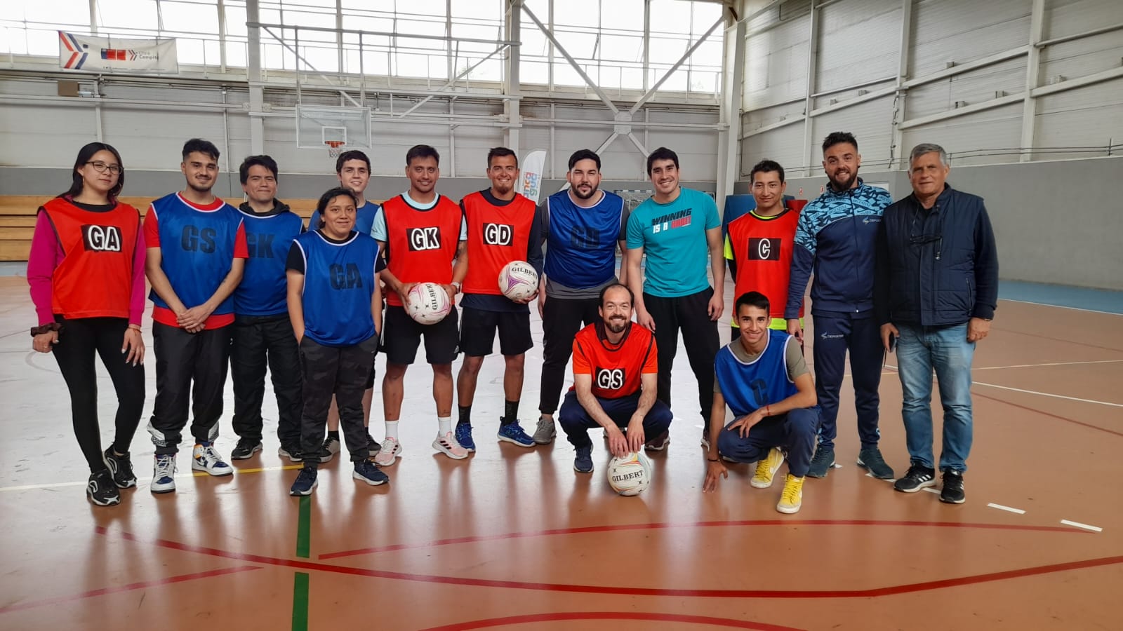 Coach argentino capacitó a estudiantes de Santo Tomás en netball