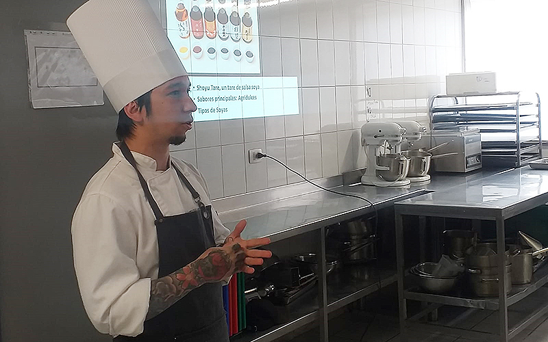 Egresado de Gastronomía Internacional y Tradicional Chilena busca difundir la cultura del auténtico ramen en Viña del Mar