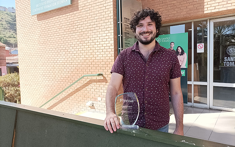 Director del Área Odontología es premiado como uno de los jóvenes líderes de la Región de Valparaíso por Fundación Piensa