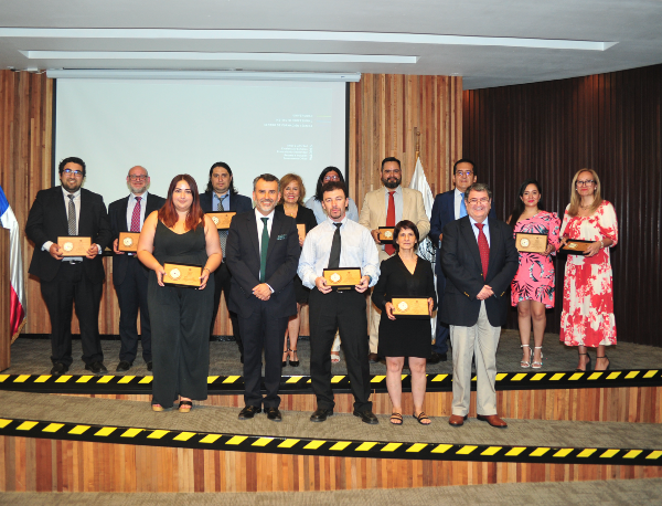 Gala Académica 2022: Santiago Centro destaca labor de docentes tomasinos