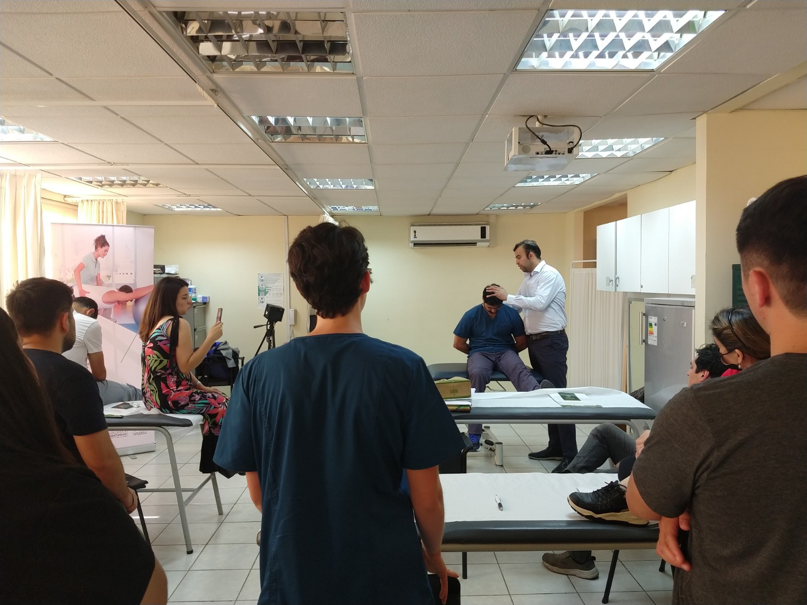 KINESIÓLOGOS GUÍAS DE INTERNADO PARTICIPARON EN WORKSHOP DE TERAPIA MANUAL