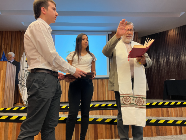 Tomasinos de Técnico en Trabajo Social reciben su investidura