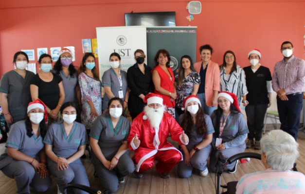 Carrera de Terapia Ocupacional de la UST construyó ayudas técnicas para residentes de ELEAM Los Ríos