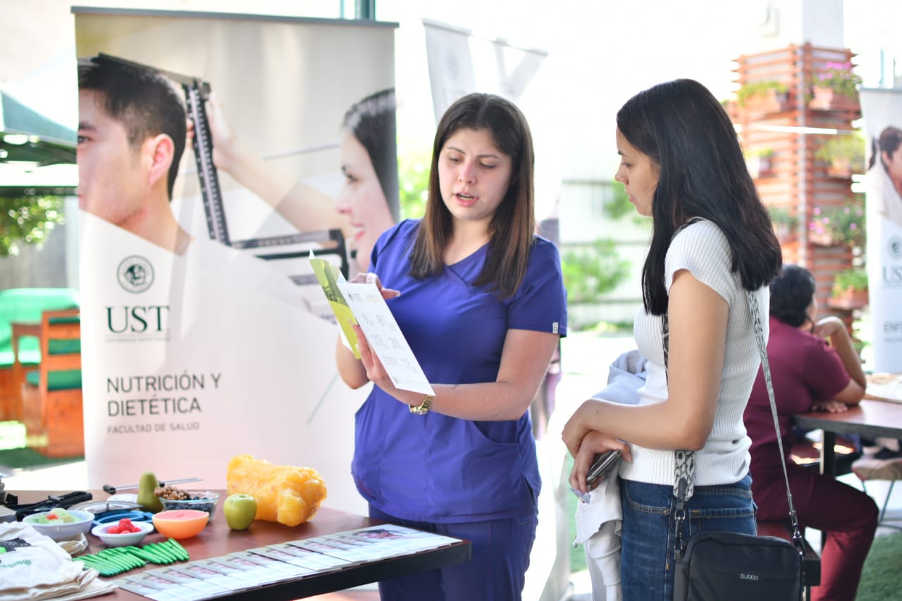 Santo Tomás realiza Feria de Postulación y Orientación para las carrera universitarias