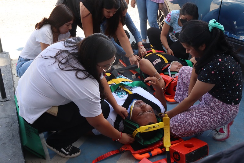 Ex alumnos del área de la salud se capacitan en atención prehospitalaria