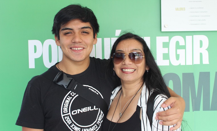 Madre e hijo estudiarán en la misma casa de estudios superiores en Antofagasta