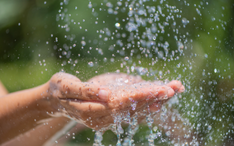 LAS MUJERES Y EL AGUA