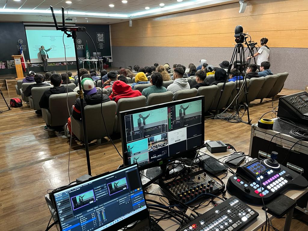 Área Comunicación inauguró año académico con compositor musical de miniserie “Isabel” en Santo Tomás Concepción