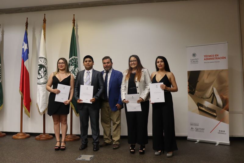 Egresados de Técnico en Administración recibieron certificaciones en cinco áreas