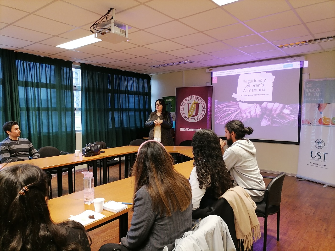 Con conversatorio en UST Concepción, nutricionistas exponen innovadores emprendimientos