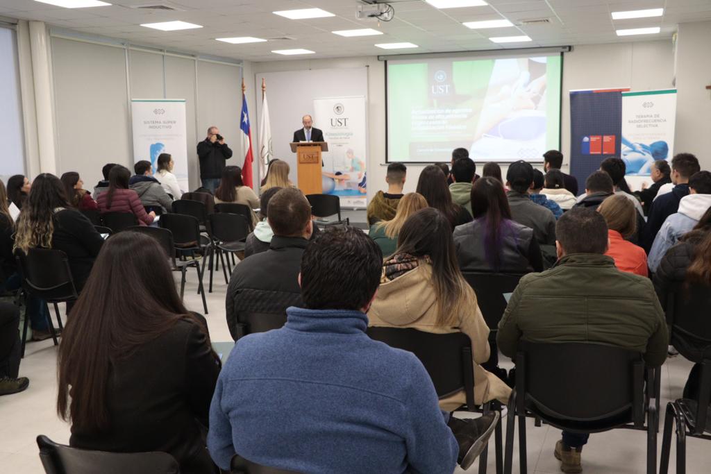 Kinesiología de la UST Talca realizó curso de actualización de agentes físicos de alta potencia en procesos de rehabilitación