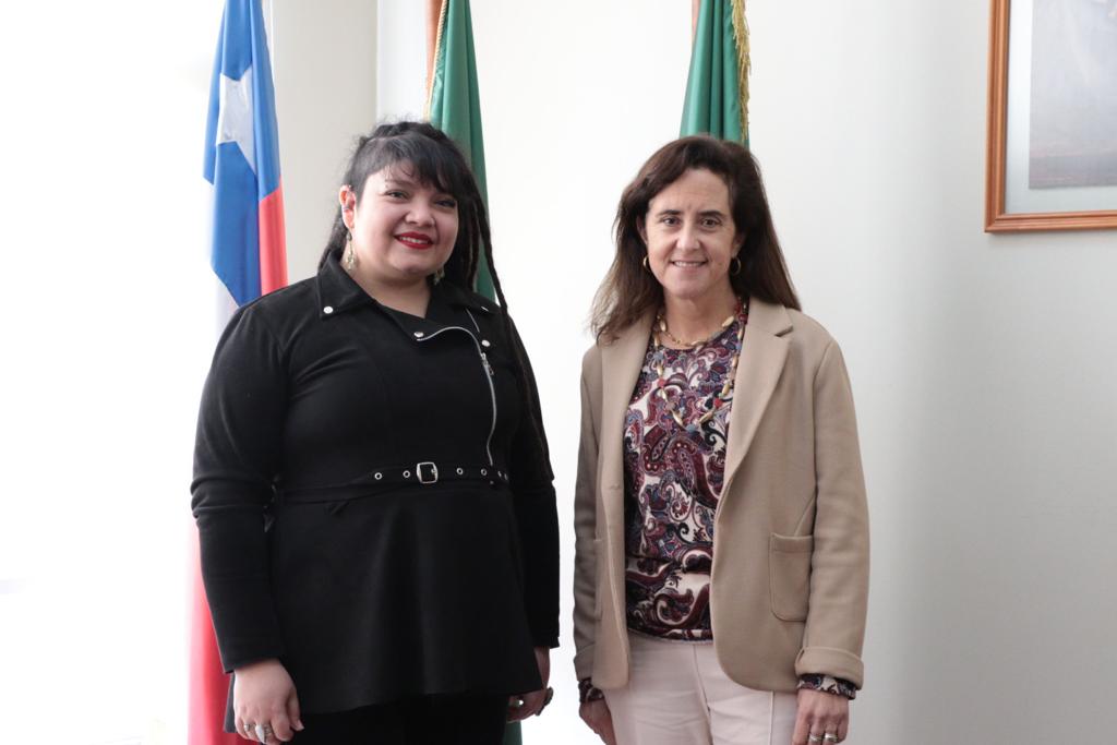 Egresada de Kinesiología de Santo Tomás Talca representará a Chile en Bienal de Florencia en la técnica del crochet painting
