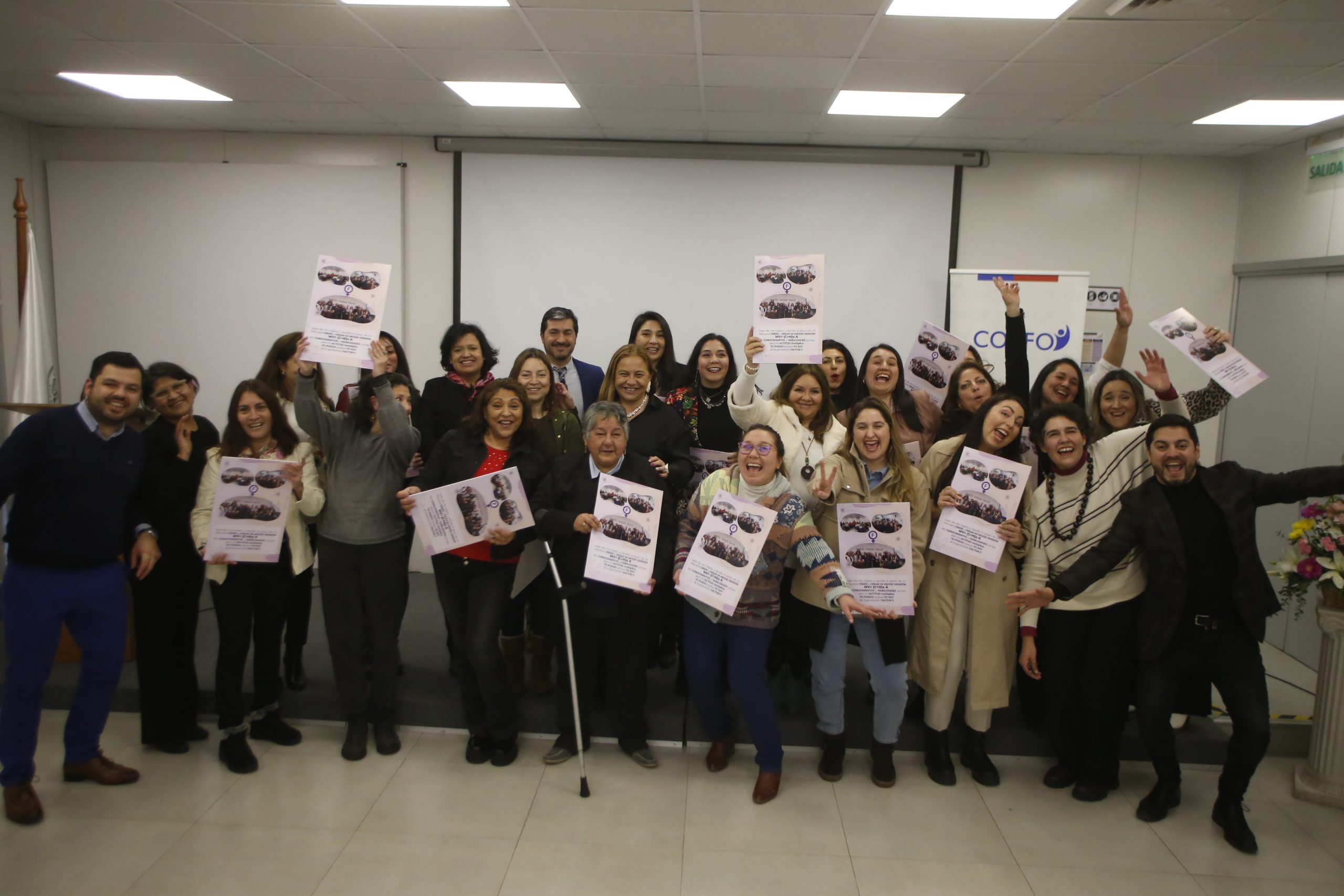 Emprendimiento femenino: 30 maulinas lograron certificarse con el programa Factor F