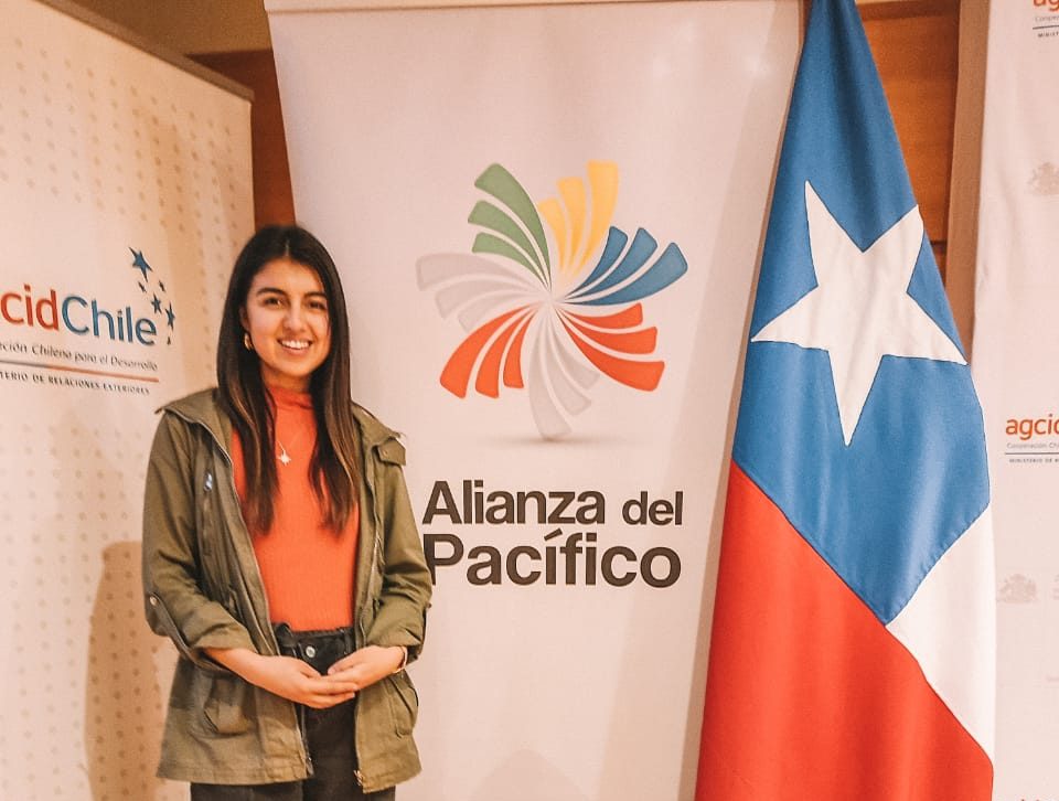Becada por la Alianza del Pacífico participa de reunió ...
