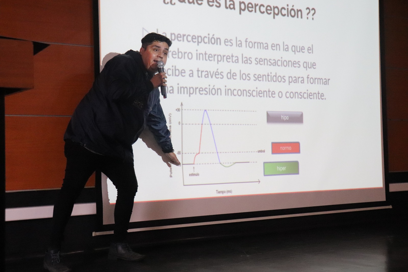 A “tablero vuelto” Santo Tomás desarrolla I Jornada de Atención de Salud para personas autistas