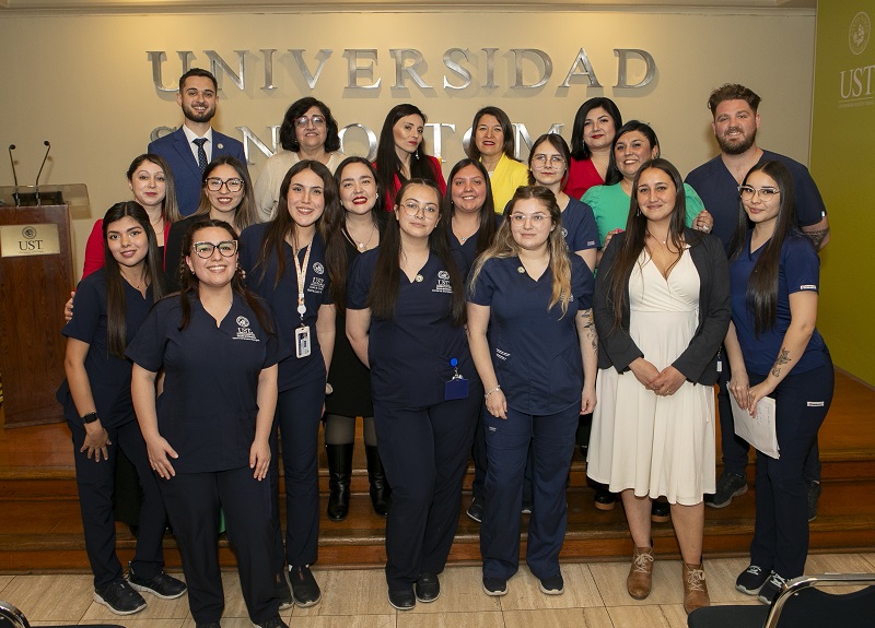 Ceremonia de Investidura de la carrera de Enfermería de Universidad Santo Tomás Santiago