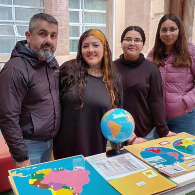 Docentes expusieron material didáctico inspirado en metodología Montessori
