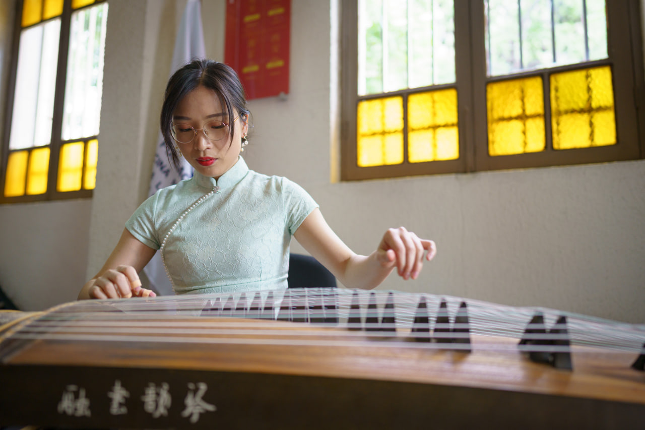 Explora la historia del guzheng en el próximo Club Chino del Instituto Confucio ST