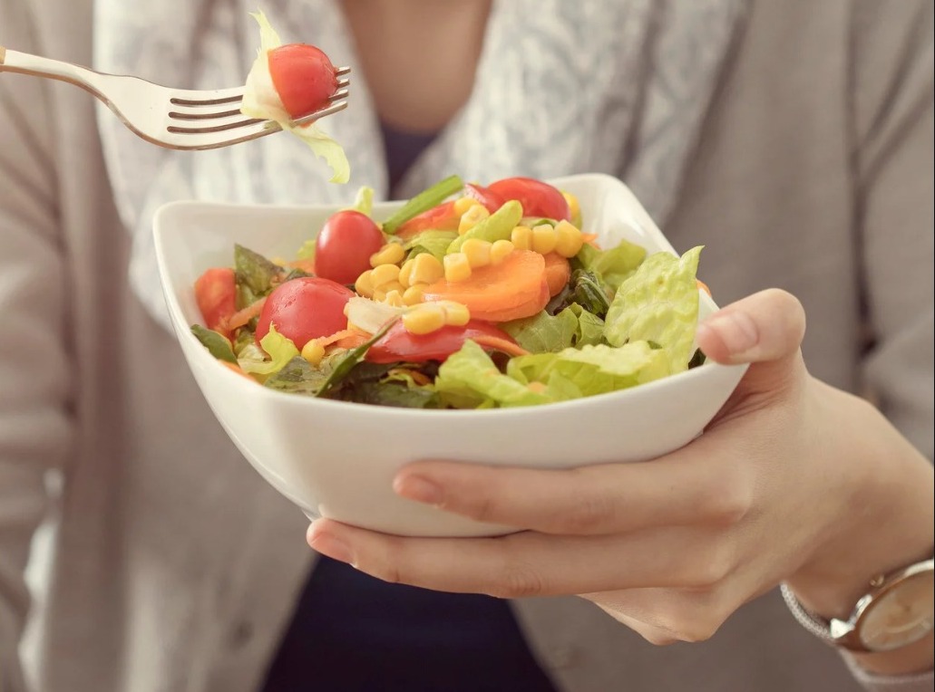 Director de Nutrición y Dietética de la Universidad Santo Tomás Temuco entrega consejos para disfrutar de un verano saludable