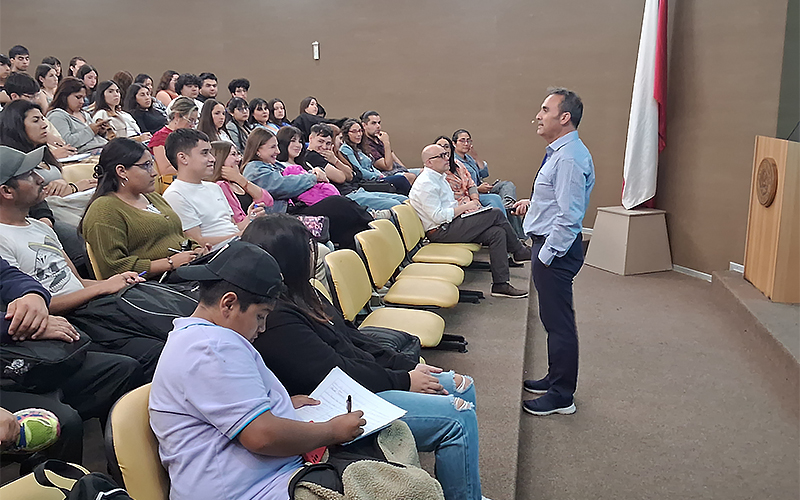 Estudiantes de Trabajo Social de UST Viña del Mar se capacitan en Primeros Auxilios Psicológicos