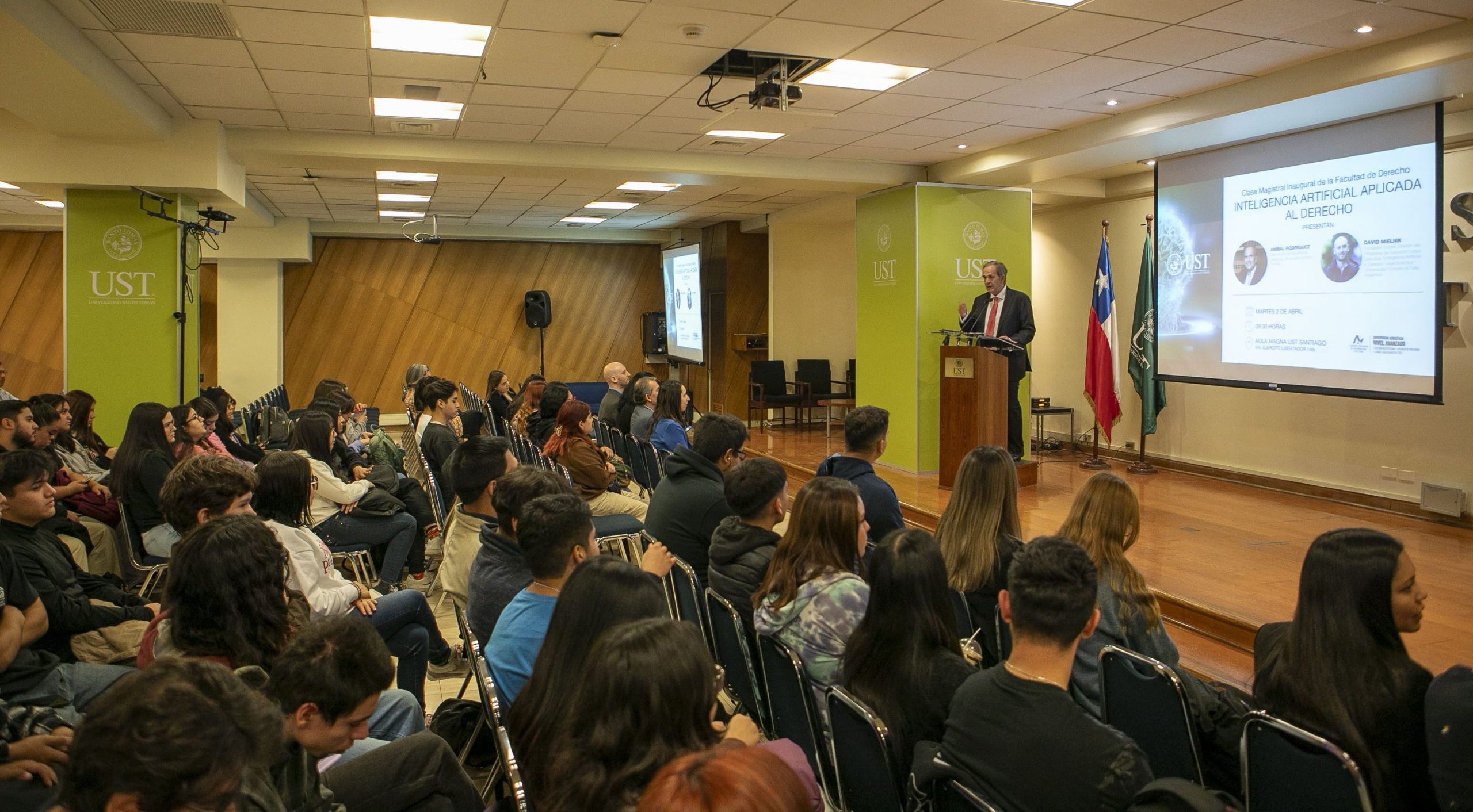 Clase Magistral sobre IA marca el inicio del año académico en la Facultad de Derecho UST