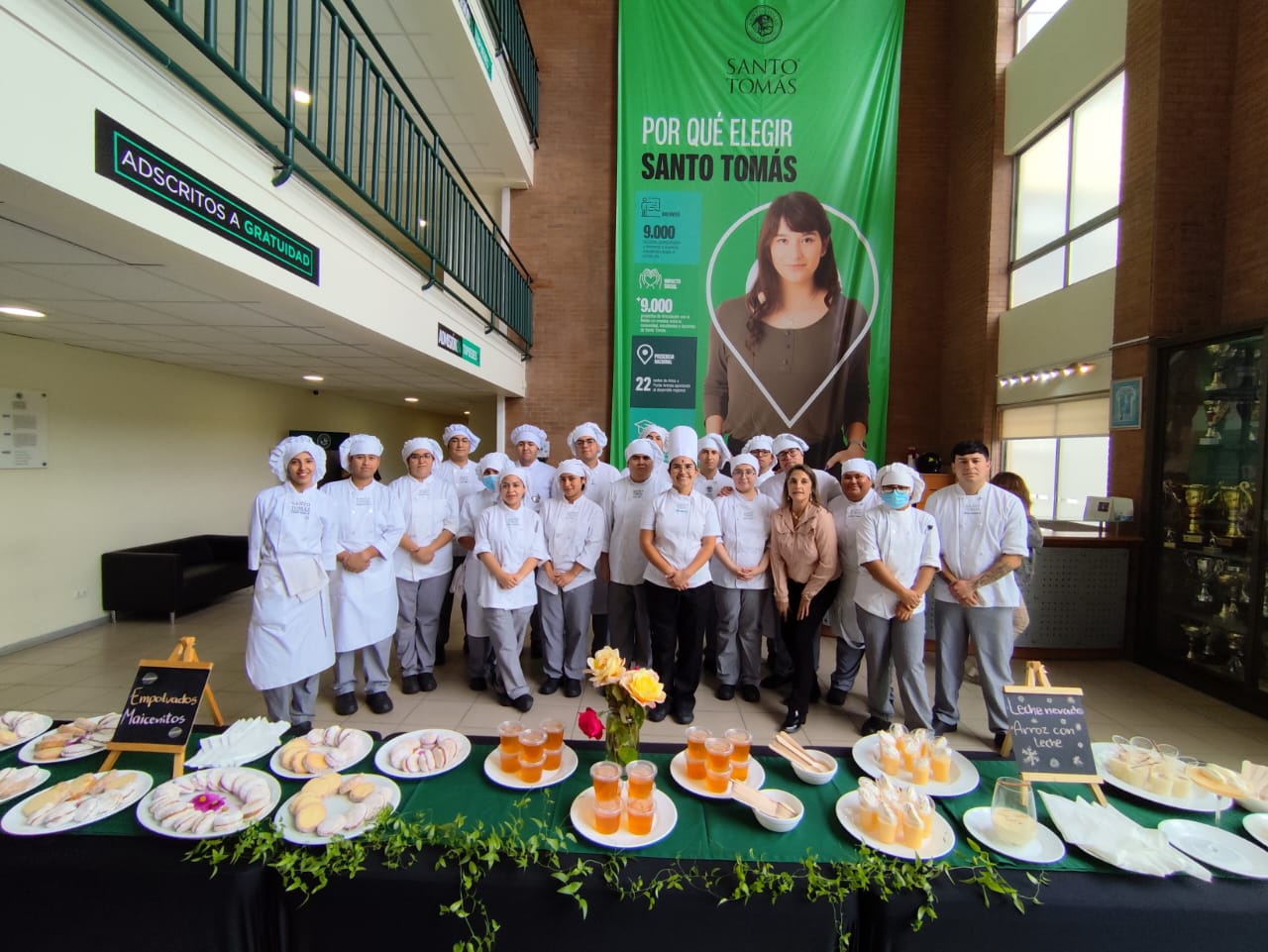 Con muestra de dulces y pasteles la carrera de Gastronomía comienza la conmemoración del mes de la cocina chilena