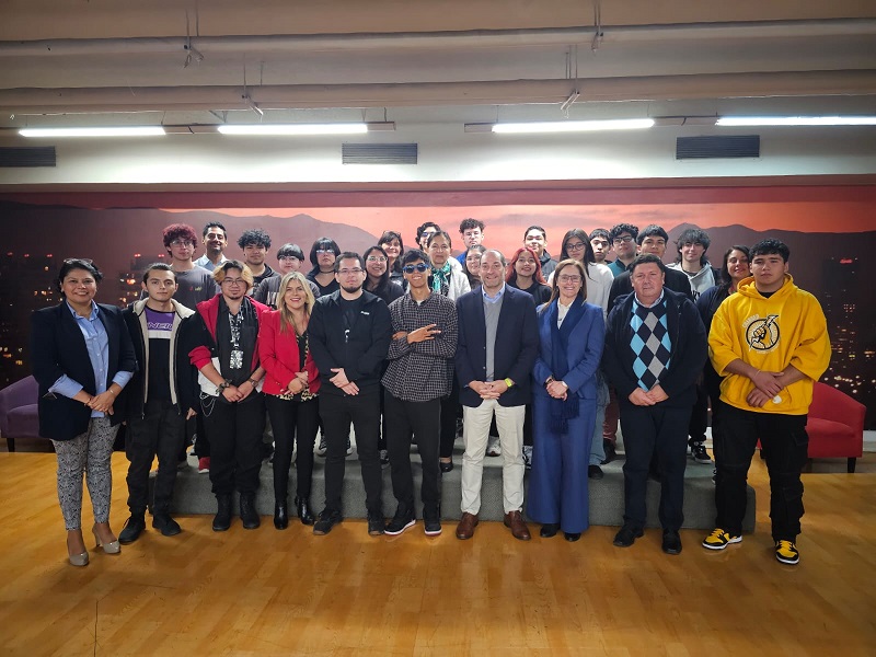 Encuentro con estudiantes de primer año con mejores puntajes PAES 2023