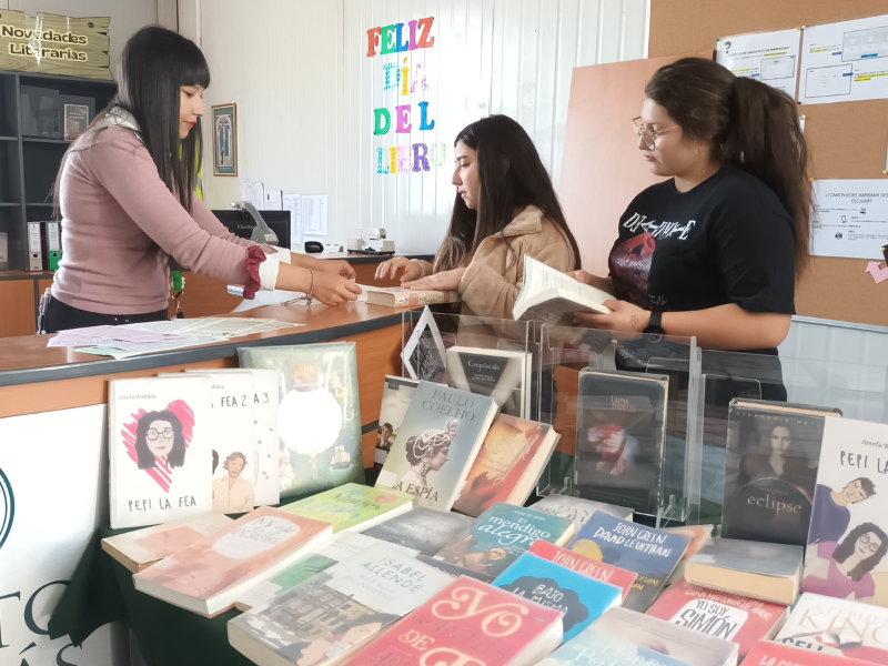 Día del Libro fue conmemorado en Santo Tomás Puente Alto