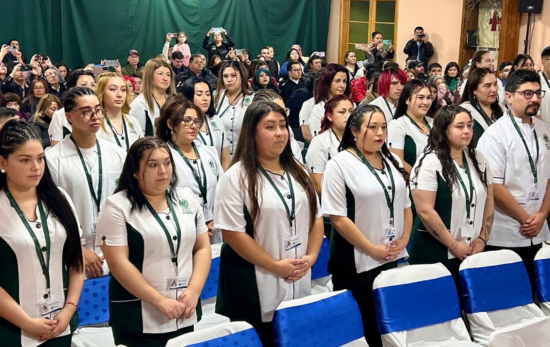 Estudiantes de Técnico en Enfermería recibieron su investidura