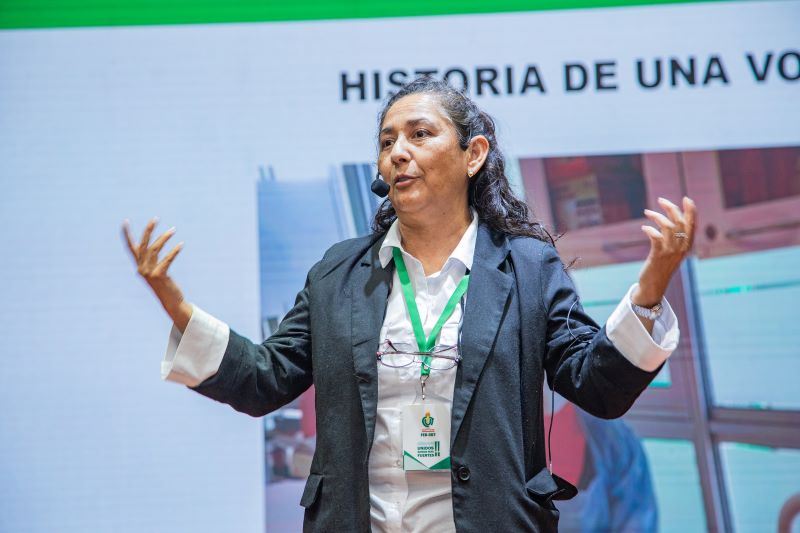 Enfermera y docente ovallina participó en Congreso Internacional de Técnicos en Enfermería en Perú
