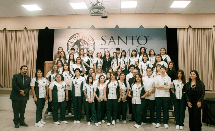 70 Estudiantes de la carrera de Técnico en Enfermería de nivel Superior (TENS) de Santo Tomás Copiapó fueron Investidos