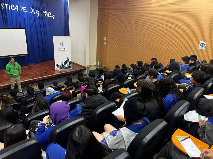 Santo Tomás Copiapó realizó talleres y charlas motivacionales a estudiantes, colaboradores y docentes de establecimientos de enseñanza media de la comuna