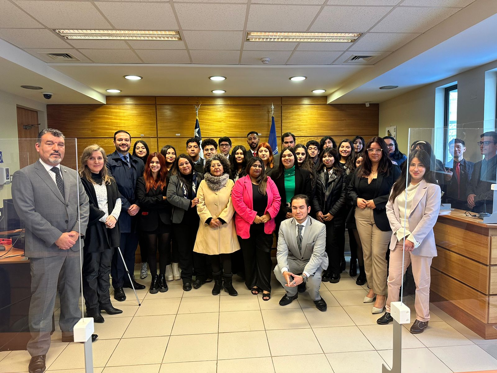 Carrera de Técnico Jurídico de Santo Tomás fortalece su aprendizaje a través de visita guiada al Juzgado de Familia de Coquimbo