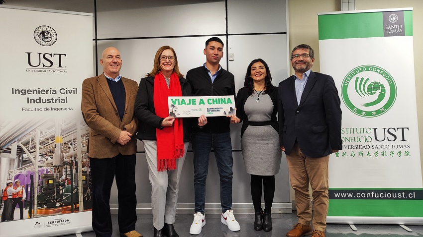 Ceremonia de entrega de Beca del Instituto Confucio UST a Ignacio Muñoz: "Estoy muy agradecido por la oportunidad"