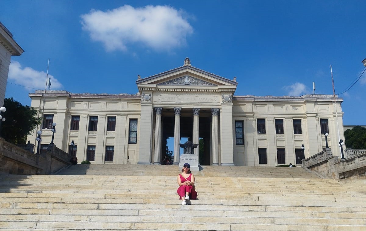Académica de Terapia Ocupacional UST, Dra. Michelle Lapierre, participa en congreso internacional sobre cuidados en La Habana