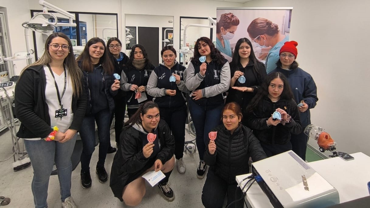 Estudiantes del Liceo Mabel Condemarin vivieron la experiencia de ser Tomasinos por un día