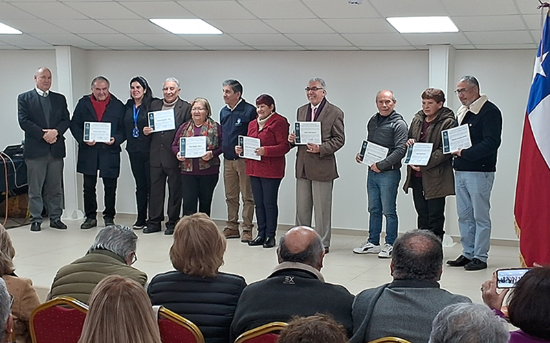 Personas mayores reciben certificación en Escuela de Líderes y Lideresas en Provincia de San Antonio