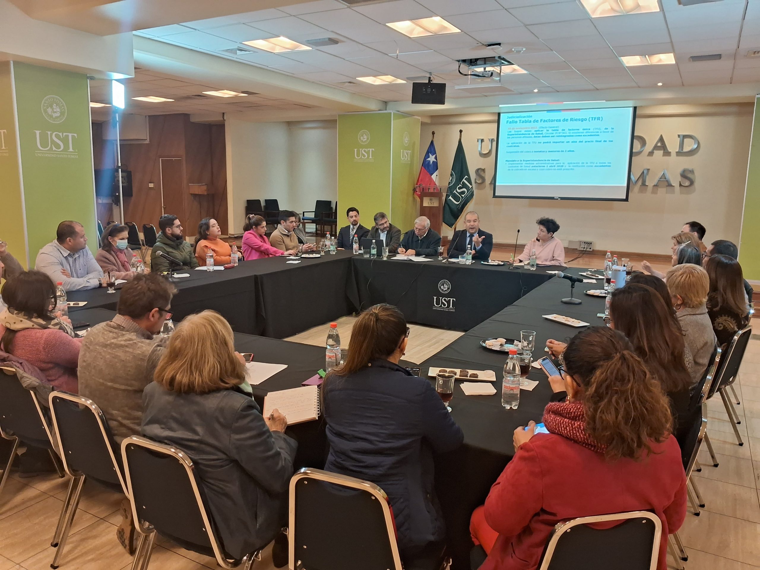 Conversatorio en la U. Santo Tomás analiza los desafíos de la Ley Corta de Isapres
