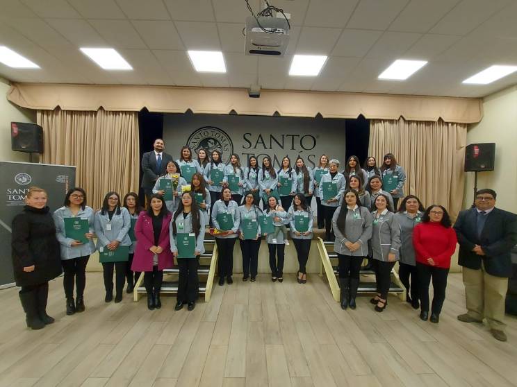 70 Estudiantes de Servicio Social de Santo Tomás Copiapó reciben su investidura y certificaciones intermedias