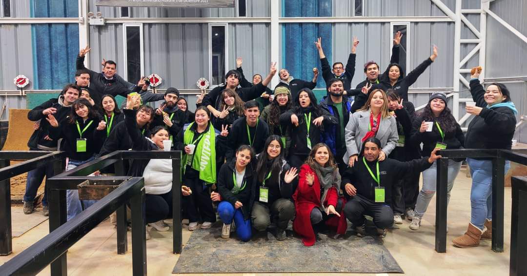 De la sala al terreno: docente se une al voluntariado de Santo Tomás