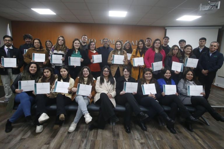 Estudiantes de la carrera Contador Auditor recibieron certificados por su participación en proceso Operación Renta 2024