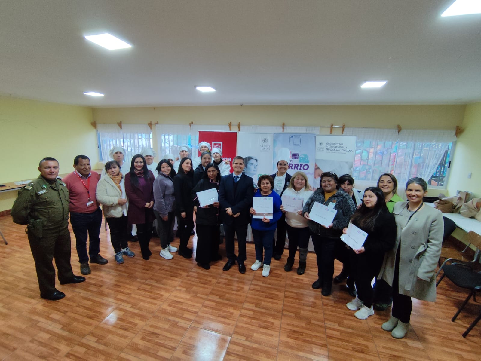 Vecinas del sector de Las Compañías fueron parte de taller de repostería junto al programa Somos Barrio y Santo Tomás La Serena