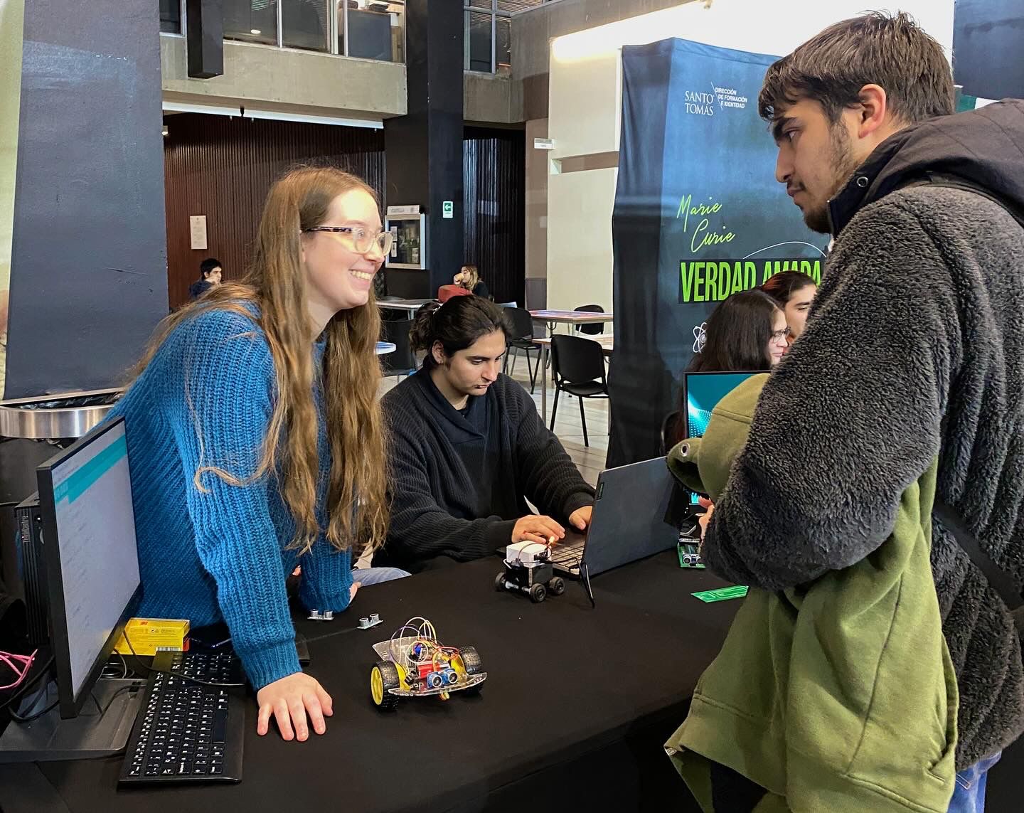 Sede Santiago Centro realiza la IX Edición de la Feria Tecnológica