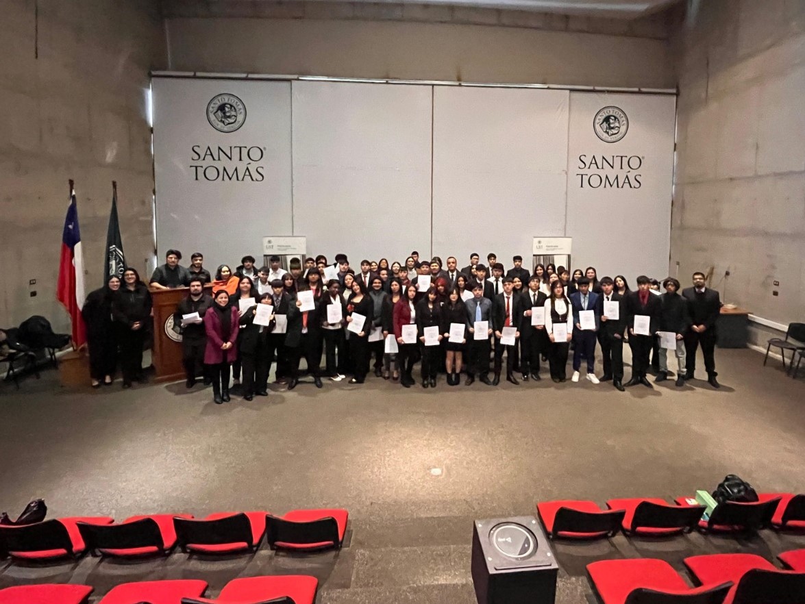 Tomasinos de carrera de Psicología capacitan a estudiantes secundarios en talleres de inserción laboral