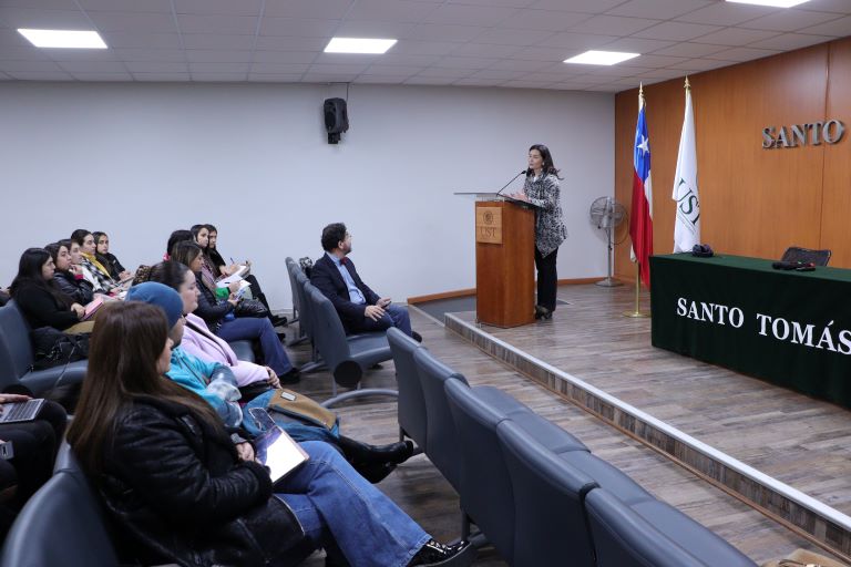 Egresados de Fonoaudiología se reencuentran para participar en seminario sobre actualización de nueva Ley TEA