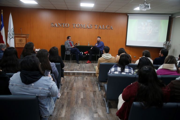 Masiva convocatoria en conversatorio sobre influencia e impacto de las redes sociales en la sociedad